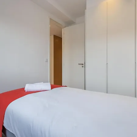 Gervasio Lobato Apartment *