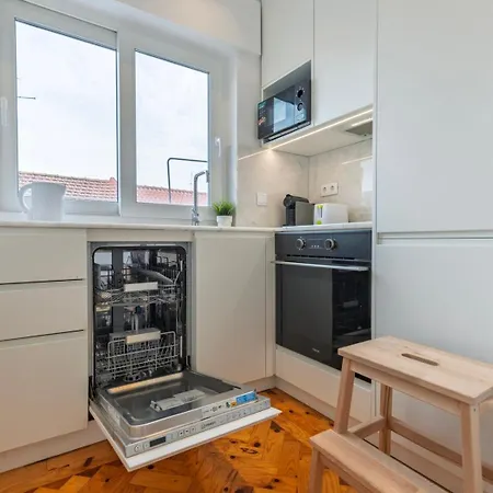 Gervasio Lobato Daire *