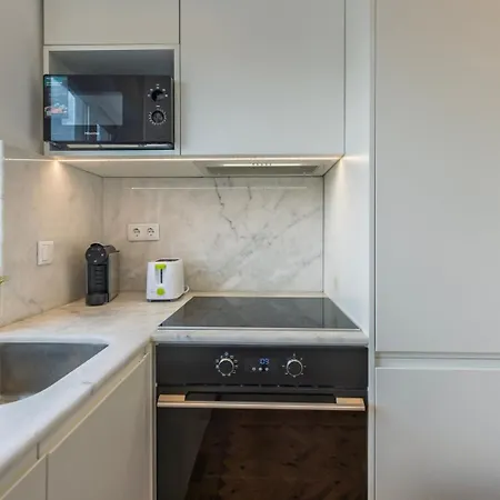 Daire Gervasio Lobato *